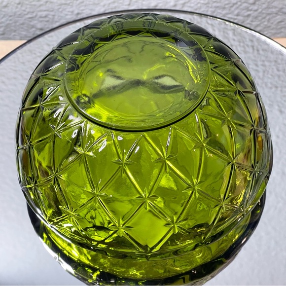 Vintage Emerald Green Pressed Glass Bowl — Diamond Starburst Pattern - Picture 5 of 9